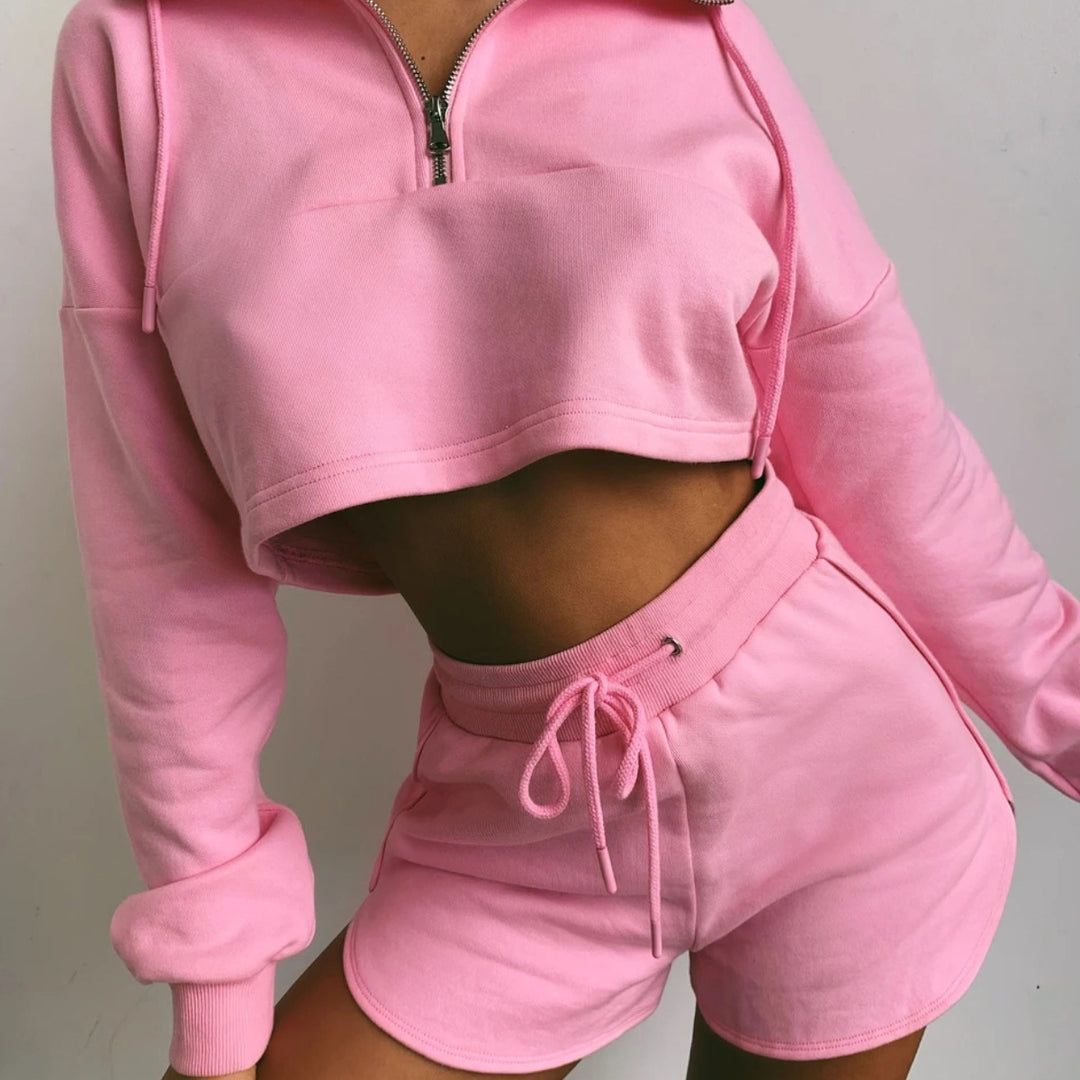 Damen nan kurz geschnittenes Kapuzenpullover-Set mit bauchfreiem Schnitt und elastischen Sweatshorts Echo Archiv