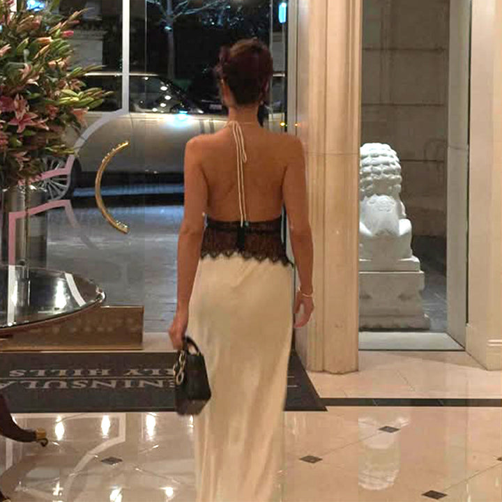 Damen Elegantes Maxikleid mit tiefem V-Ausschnitt und zarter Spitzenverzierung Echo Archiv