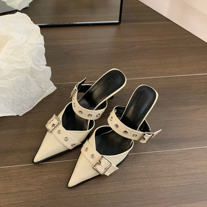 Damen Spitz zulaufende Mule‑Pantoletten mit doppeltem Schnallenriemen, Ösen‑Detail und niedrigem Kitten‑Absatz – Lioré