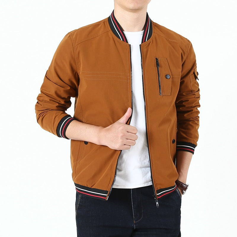 Herren Leichter Bomberblouson im Retro‑Sportstil mit geripptem Kragen und Reißverschluss‑Taschendetail Echoarchiv