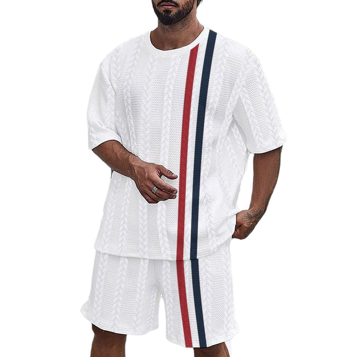 Herren nautisches Freizeitoutfit mit maritimem Streifen-Muster und Ankerdesign Echoarchiv