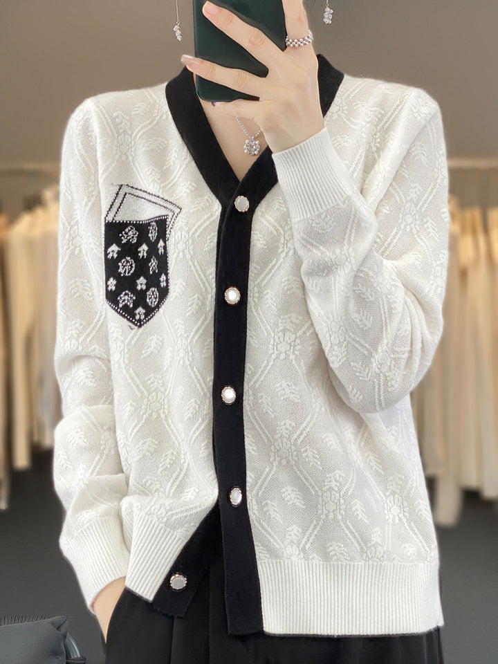 Damen Kurzgeschnittener V‑Neck-Cardigan mit Perlmuttknöpfen und kontrastierter Brusttasche Echoarchiv