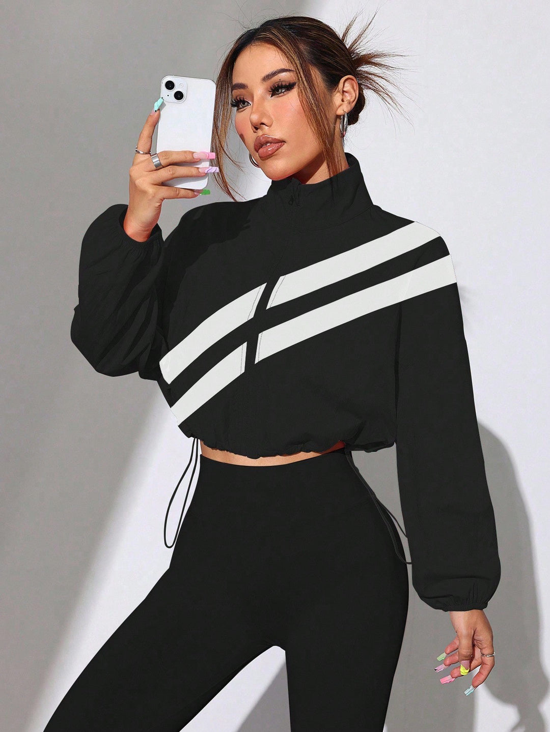 Damen Cropped Windbreaker‑Jacke mit hohem Kragen und Kordelzug Echo Archiv