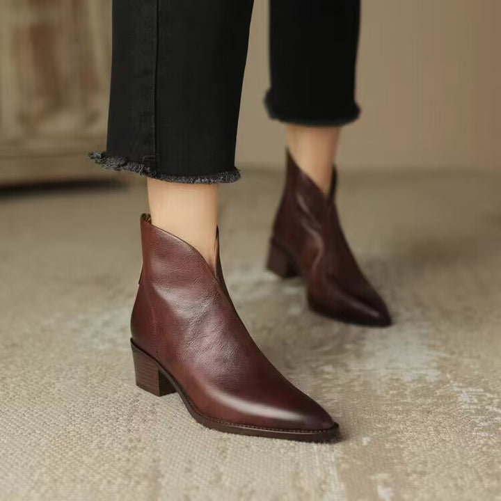 Damen nan spitze Chelsea-inspirierte Stiefelette mit asymmetrischem Schaft und mittelhohem Blockabsatz Echo Archiv