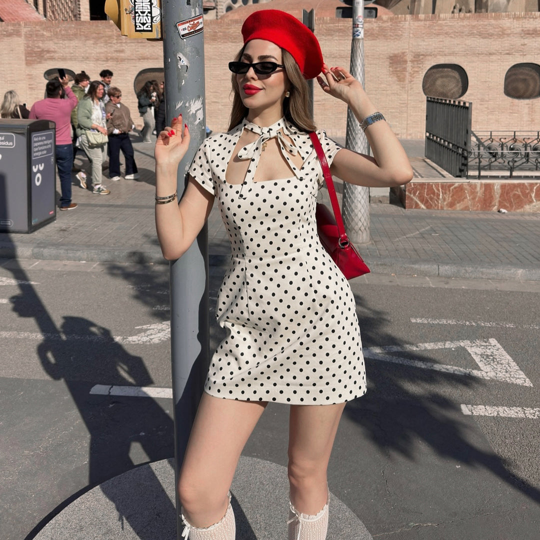 Damen Polka-Dot Kleid mit schickem Kragen und Bindegürtel Echo Archiv
