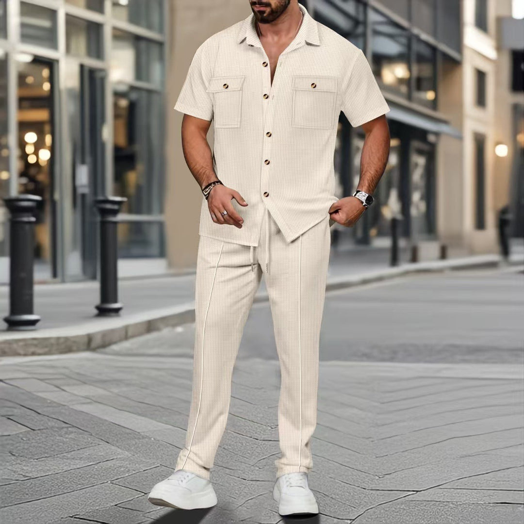 Herren nan lässiges Lounge-Ensemble Campkragen-Hemd mit aufgesetzten Brusttaschen und konisch zulaufender Tunnelzughose Echo Archiv