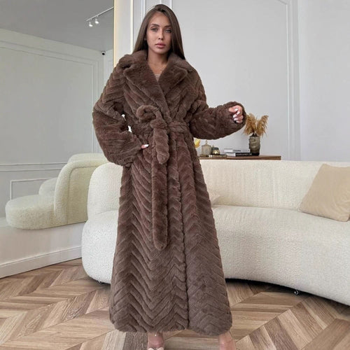 Damen Maxi-Kunstfellmantel mit Kapuze und Chevron-Steppung Echoarchiv
