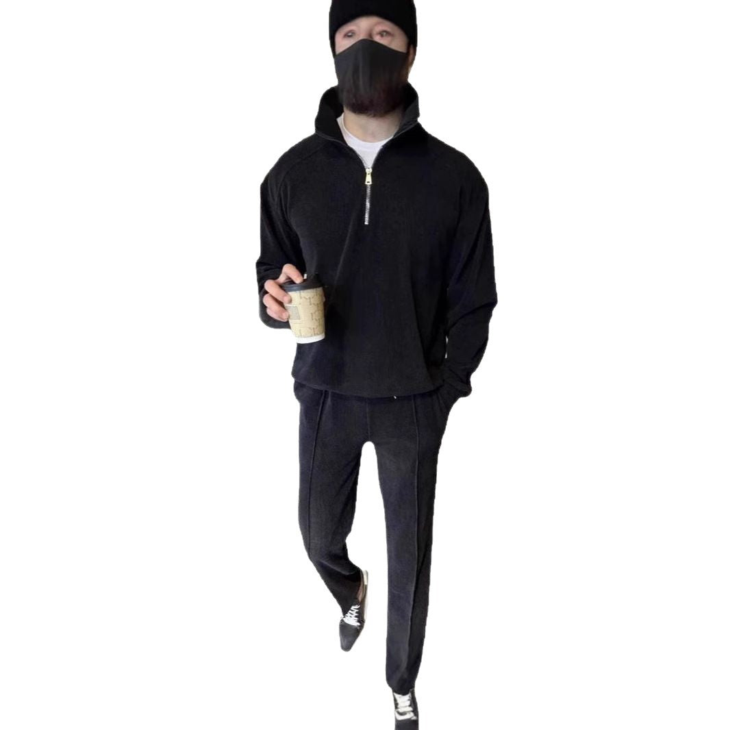 Herren sportliches Fleece-Outfit mit halbem Reißverschluss Echoarchiv