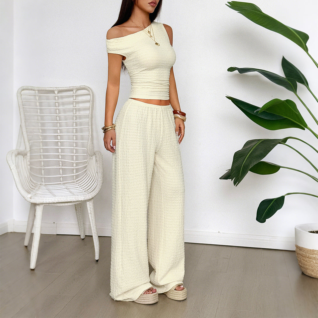 Damen Zweiteiliges Set aus elastischem Rippstoff mit asymmetrischem Top und weitem Hosen – Élanora