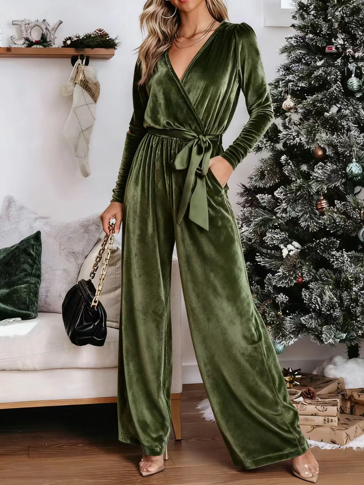 Damen Samt‑Jumpsuit mit Wickel‑V‑Ausschnitt, weitem Bein und Taillengürtel – Solévia