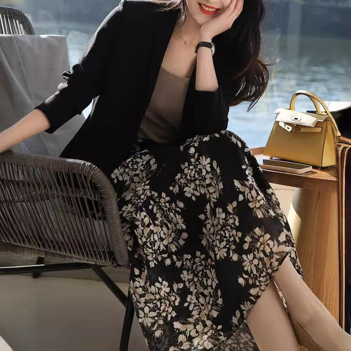Damen Taillierter Ein-Knopf-Blazer aus leichtem Crepe mit geschwungener Saumlinie Echo Archiv