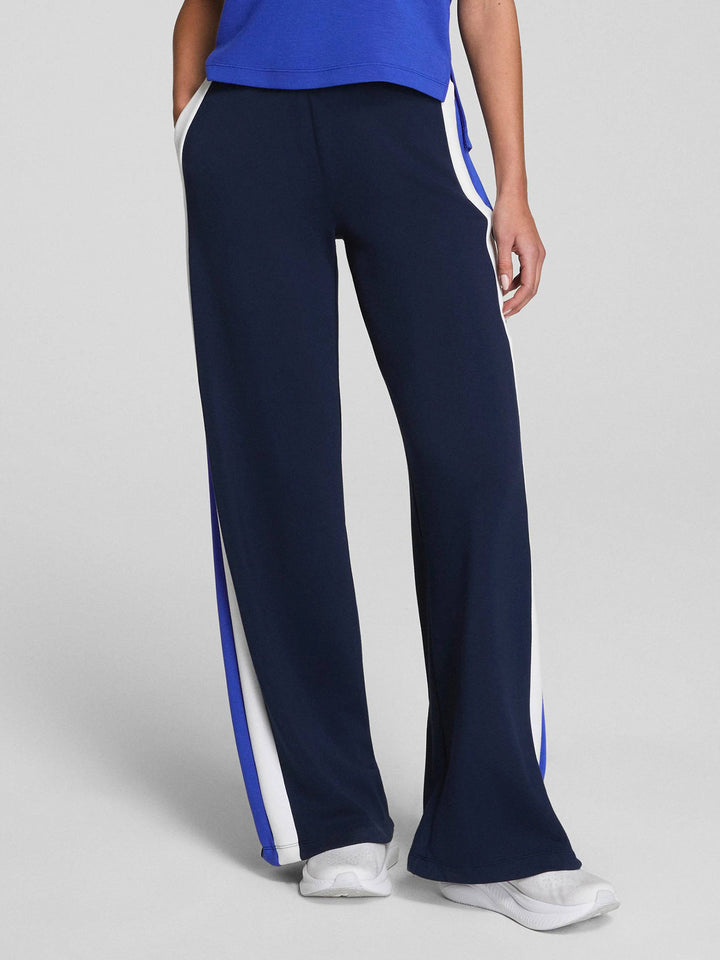 Damen Sportliche lange Hose mit seitlichen Kontraststreifen Echo Archiv