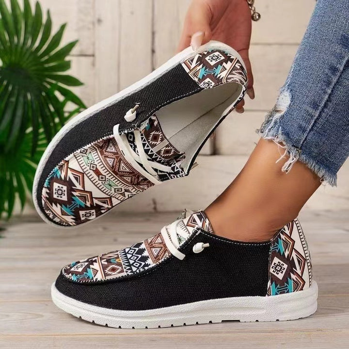 Damen Aztekische Slip-On Sneakers mit Strickoberteil und Mokassin-Naht – Névara