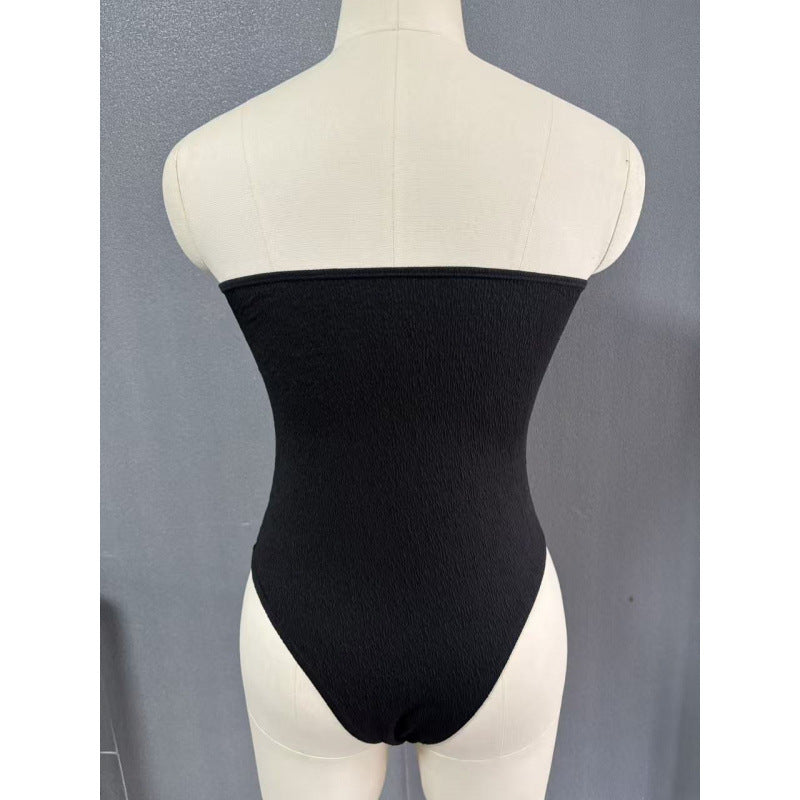 Damen Einteiliger Badeanzug mit bandeau Schnitt und figurbetonendem Design Echo Archiv