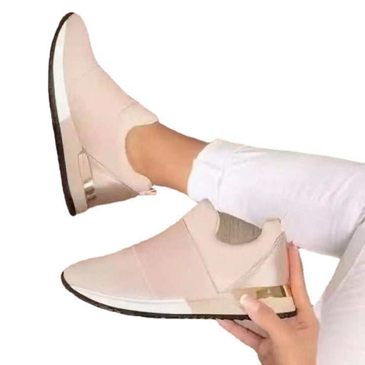 Damen Keil-Sneaker mit elastischem Schlupfdesign und metallischer Fersenkappe Echo Archiv