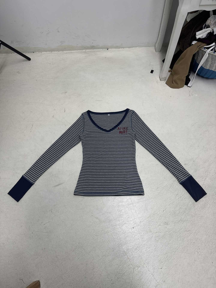 Damen nan gestreiftes V‑Ausschnitt Longsleeve mit taillierter Silhouette und verlängerten Bündchen Echo Archiv