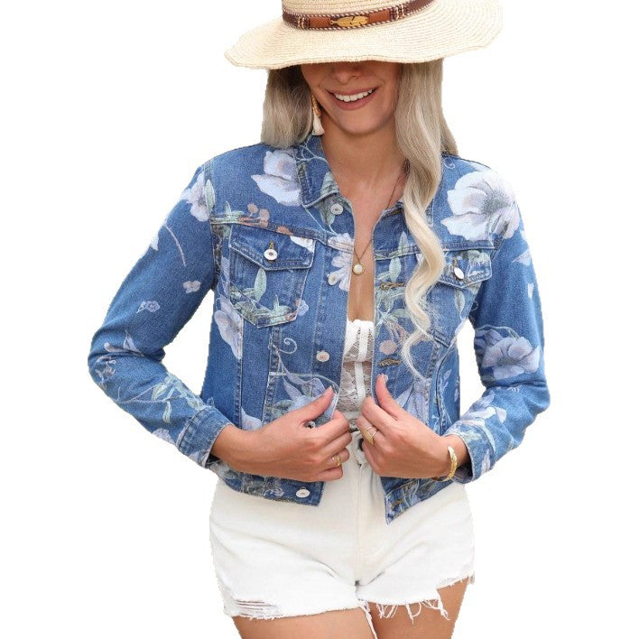 Damen Blumenprint Jeansjacke kurz geschnitten mit taillierter Passform und Pattentaschen Echo Archiv