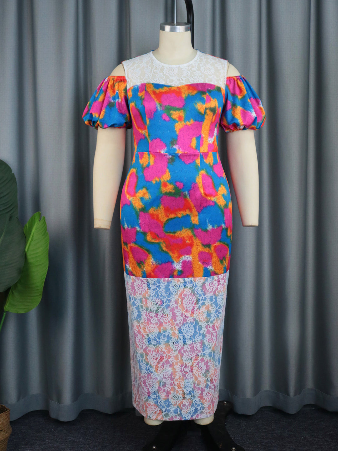 Damen Maxikleid mit voluminösen Puffärmeln und floralem Spitzenbesatz Echo Archiv