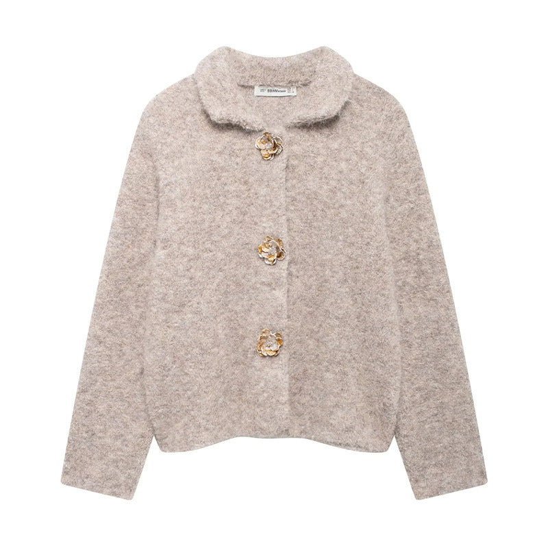 Damen kurze Bouclé-Teddyjacke mit dekorativen Blumenknöpfen, Hemdkragen und kastigem Schnitt – Célinea
