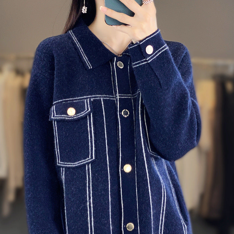Damen Oversize-Strickjacke im Jeansjacken‑Look mit kontrastierenden Nahtdetails und Brusttasche Echoarchiv