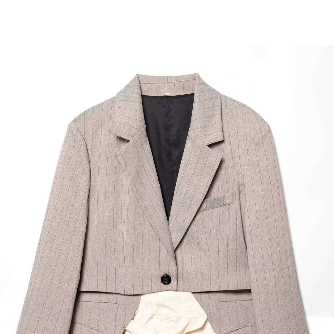 Damen Taillierter Nadelstreifen-Blazer mit Kontrastgürtel und Reverskragen Echo Archiv