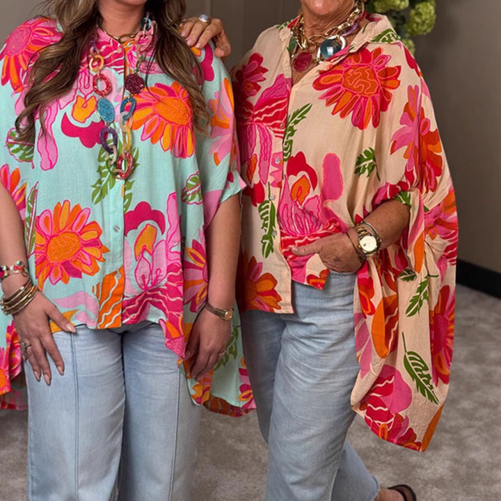 Damen nan luftige Oversize-Hemdbluse im Resortstil mit großflächigem Blumenprint und asymmetrischem Zipfelsaum Echo Archiv
