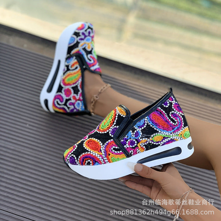 Damen modische Slip-On Sneakers mit buntem Stickdesign Echo Archiv