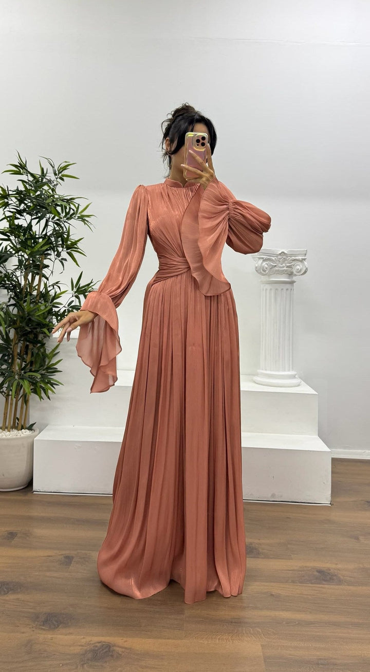 Damen Maxikleid mit figurschmeichelndem Schnitt und eleganter Raffung Echoarchiv