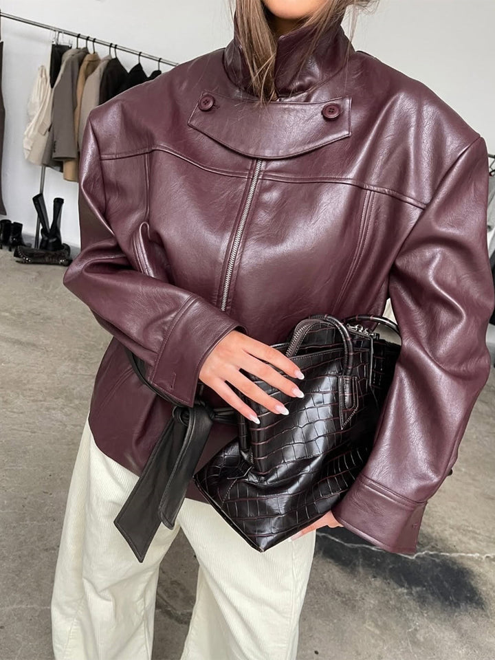 Damen Boxy-Kunstlederjacke mit hohem Stehkragen, Frontzip und Taillenschärpe Echoarchiv