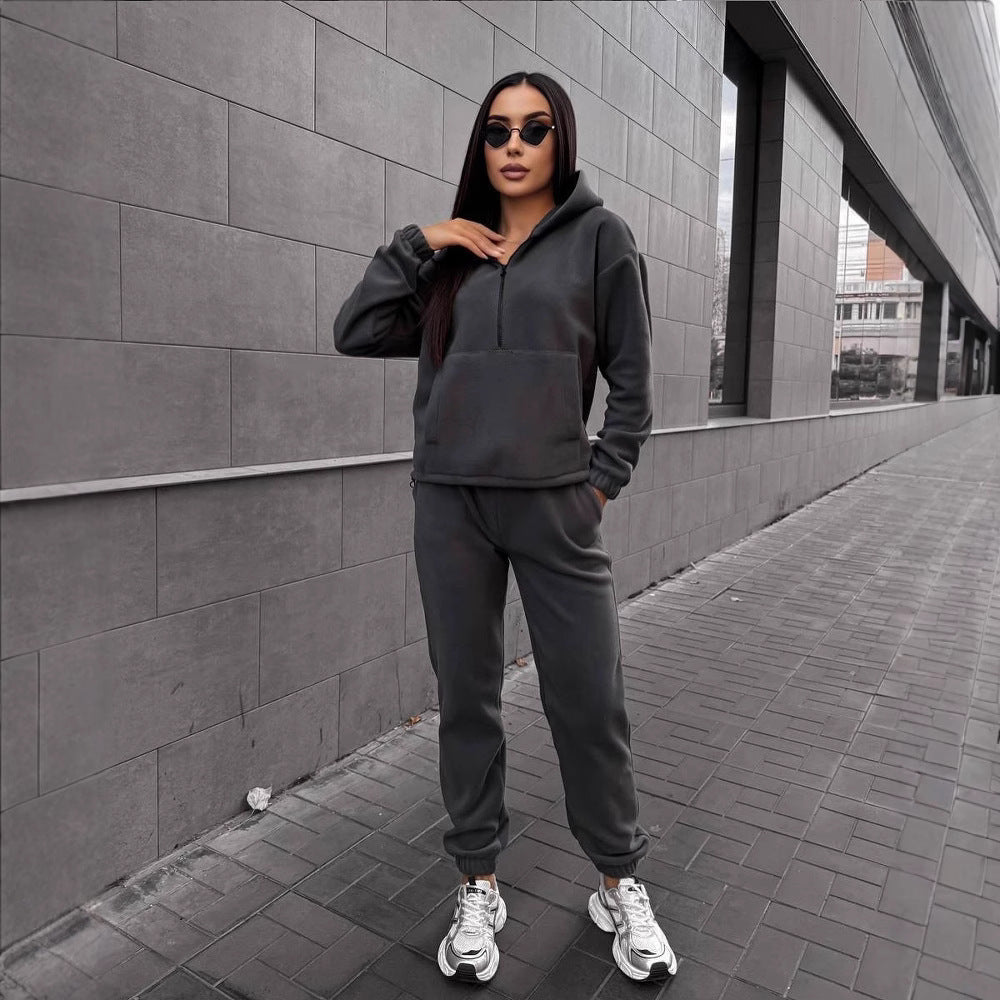 Damen sportliches Fleece-Set mit halbhohem Reißverschluss Kapuzenhoodie und lässiger Jogginghose – Avérine
