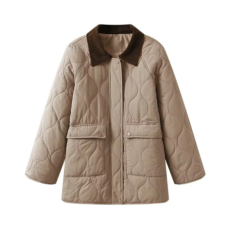 Damen gesteppte Jacke mit organischer Wellensteppung, Cordkragen und großzügigen Pattentaschen – Célinea
