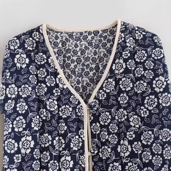 Damen gesteppte Kimono-Jacke mit floralem Alloverprint, V-Ausschnitt, kontrastpaspel und aufgesetzten Taschen – Célinea
