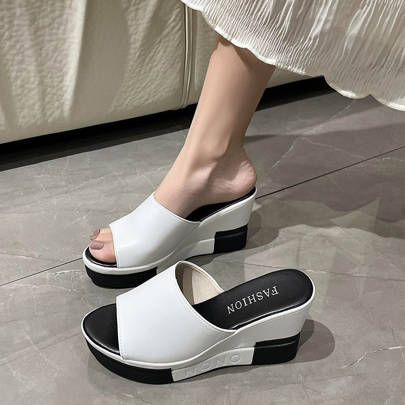 Damen nan Schlupfpantolette aus synthetischem Lederfinish mit offener Zehenpartie ergonomischem Keilabsatz und gepolstertem Komfortfußbett Echo Archiv