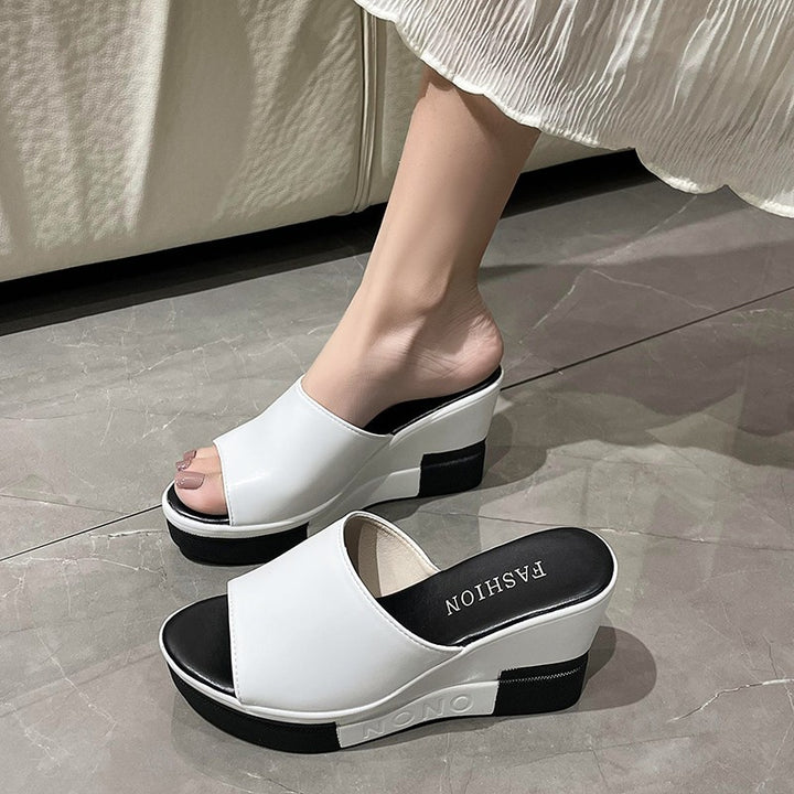 Damen nan Schlupfpantolette aus synthetischem Lederfinish mit offener Zehenpartie ergonomischem Keilabsatz und gepolstertem Komfortfußbett Echo Archiv