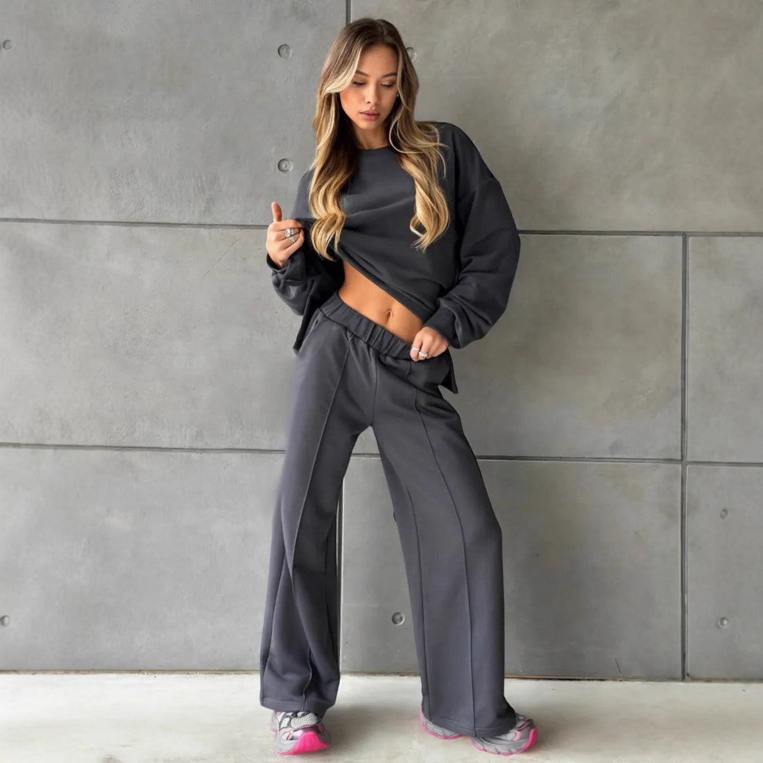 Damen eleganter Lounge-Zweiteiler mit Oversize-Sweatshirt und taillierter Weitbein-Hose – Avérine