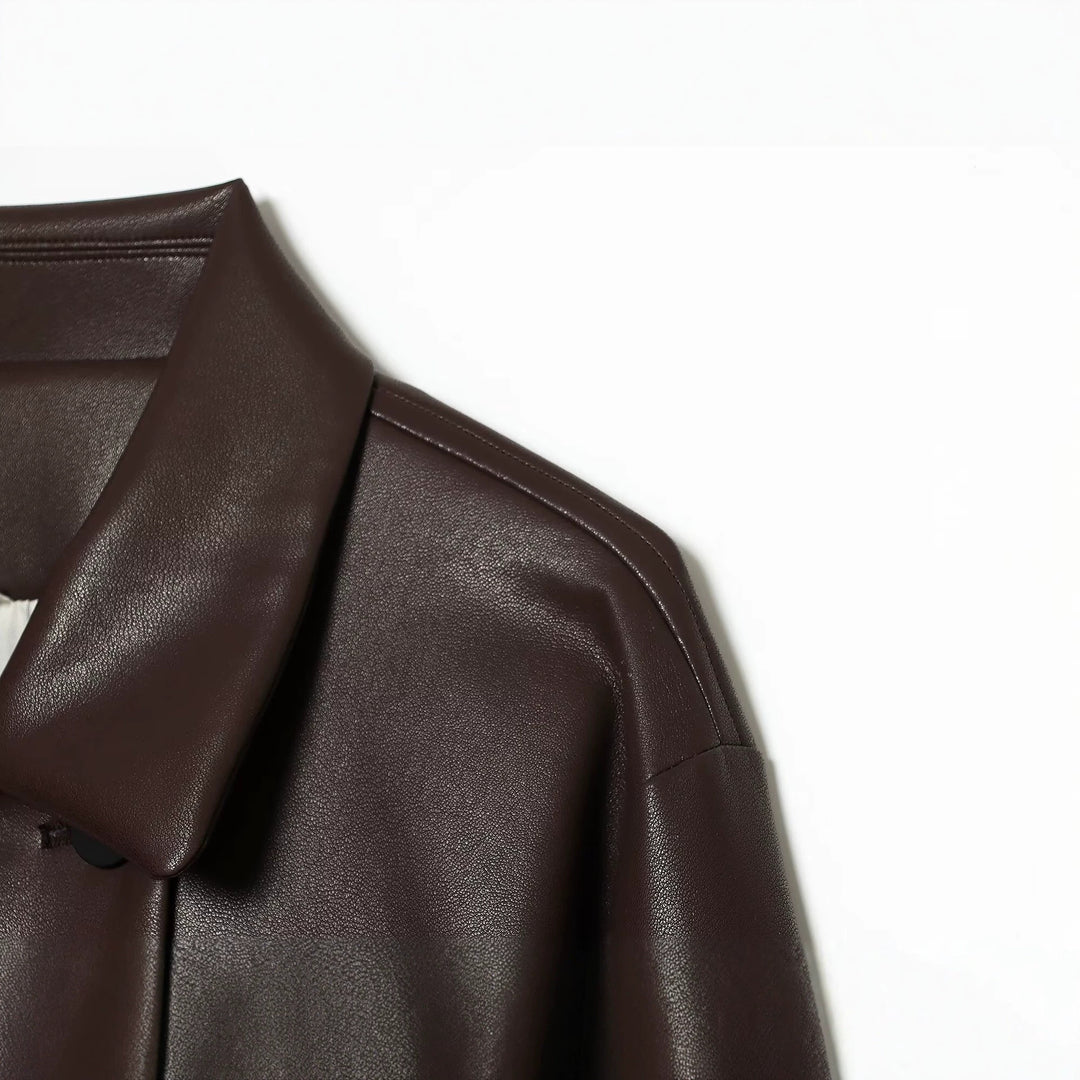 Damen Kurz geschnittene doppelreihige Kunstlederjacke mit weitem Hemdkragen Echo Archiv