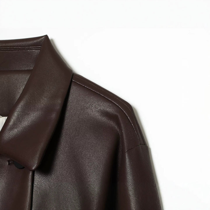Damen Kurz geschnittene doppelreihige Kunstlederjacke mit weitem Hemdkragen Echo Archiv