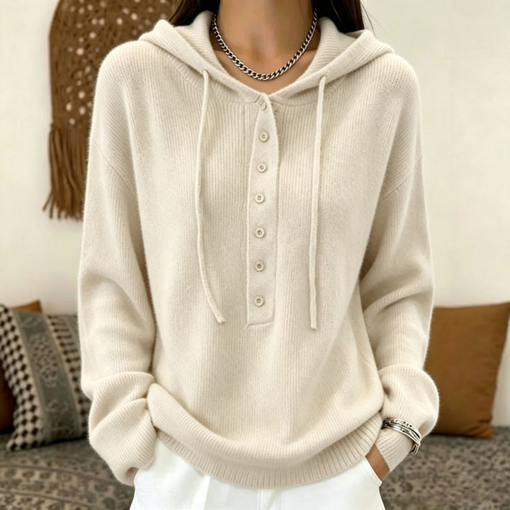 Damen Kapuzenpullover aus weichem Feinstrick mit Knopfleiste und relaxed Fit – Auréline