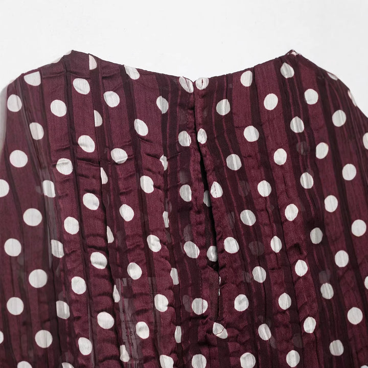 Damen Ärmellose plissierte Chiffonbluse mit Tupfenmuster und Wasserfallkragen Echoarchiv