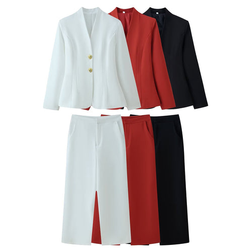 Damen figurnahe Blazerjacke mit Stehkragen, formgebenden Teilungsnähten und goldenen Zierknöpfen Echoarchiv