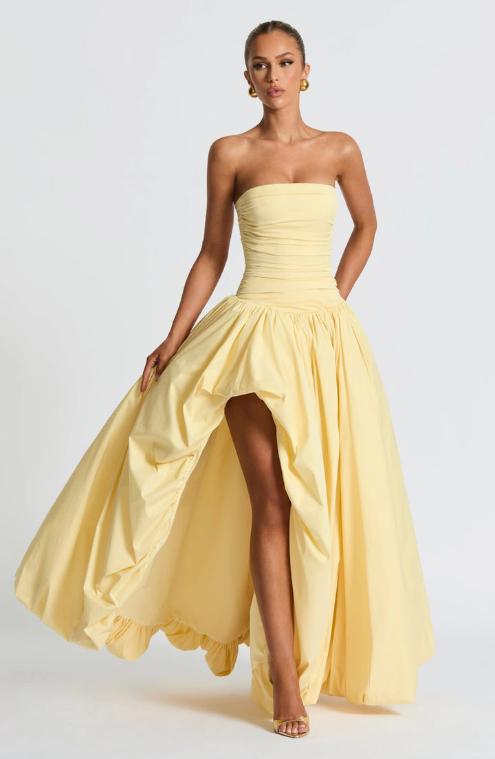 Damen Strapless Ballkleid mit hohem Schlitz und fließendem Rock Echo Archiv