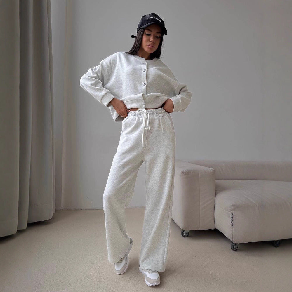 Damen Zweiteiliges Loungewear-Set aus Sweat mit geknöpfter Cropped-Jacke und weiter Kordelzughose – Avérine