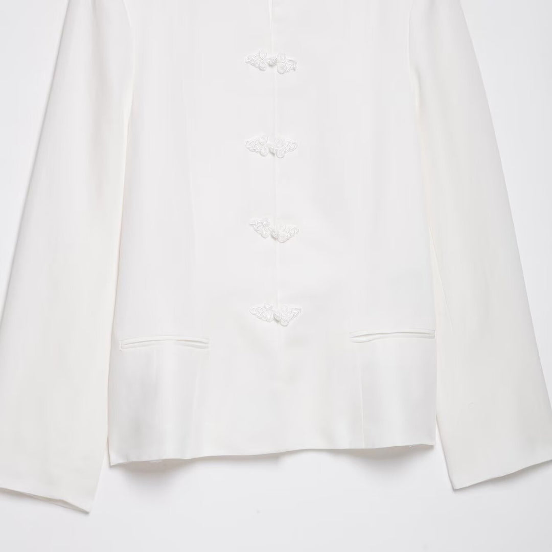 Damen Boxy-Kurzjacke mit Stehkragen, Zierknoten-Verschlüssen und Leistentaschen Echoarchiv