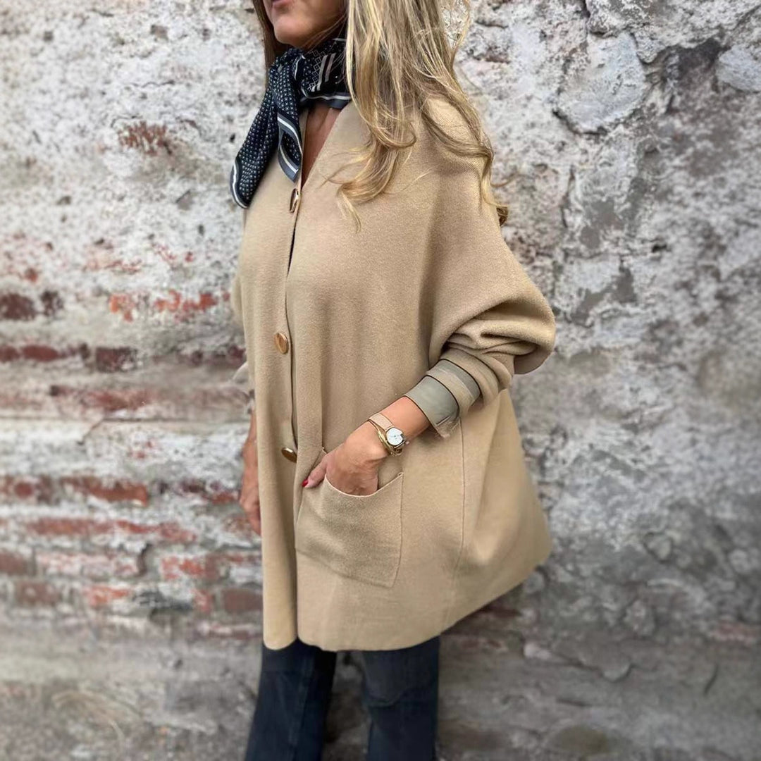 Damen Oversize Strickmantel-Cardigan mit aufgesetzten Taschen und Zierknöpfen – Veloura