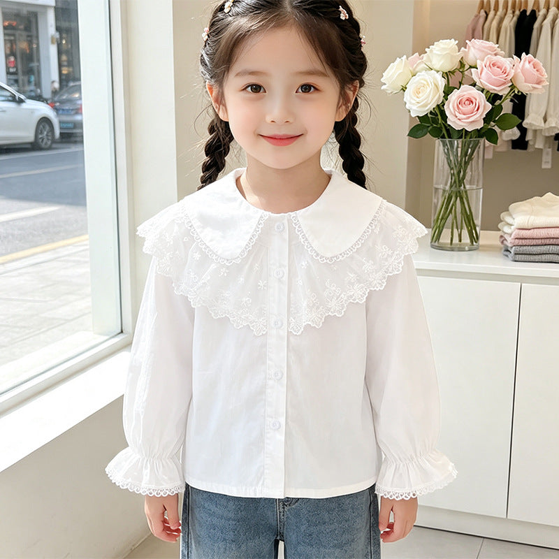 Mädchen Bluse mit eleganter Spitzenverzierung und Rüschendetails Echo Archiv