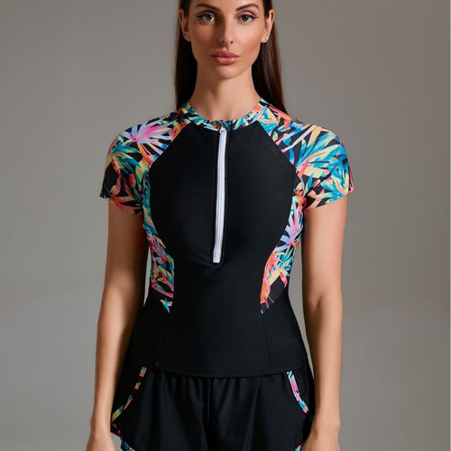 Damen Sportlicher Schwimmanzug mit innovativem Reißverschluss und stylischen kurzen Hosen Echo Archiv