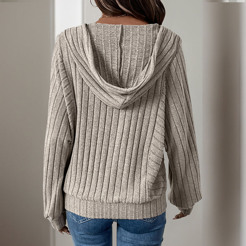 Damen Gerippter Kapuzenpullover mit Henley-Knopfleiste und leichter Cropped-Passform Echoarchiv
