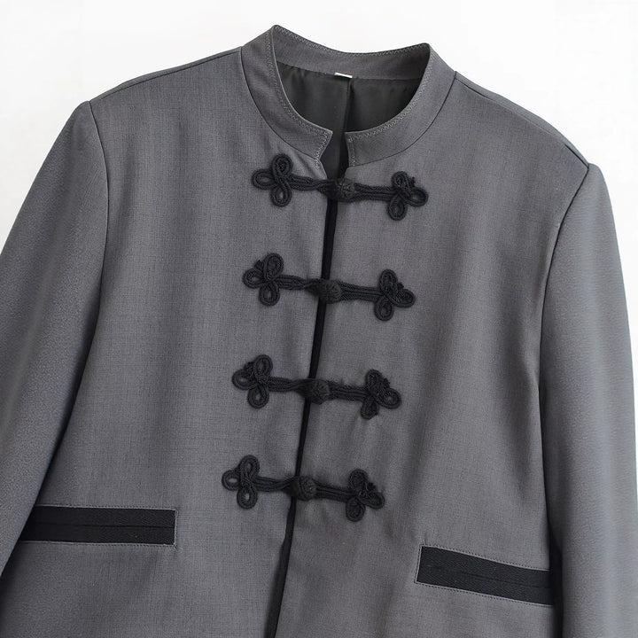 Damen Kurze Jacke mit Stehkragen, dekorativen Froschverschlüssen und boxy Schnitt Echoarchiv