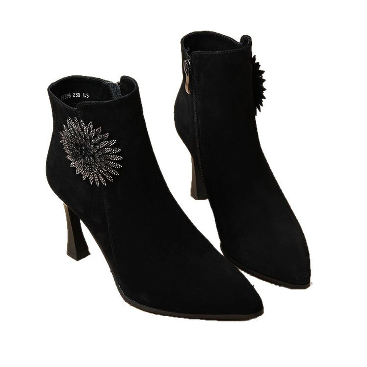 Damen Elegante Veloursleder Stiefeletten mit Glitzer-Pin Echo Archiv
