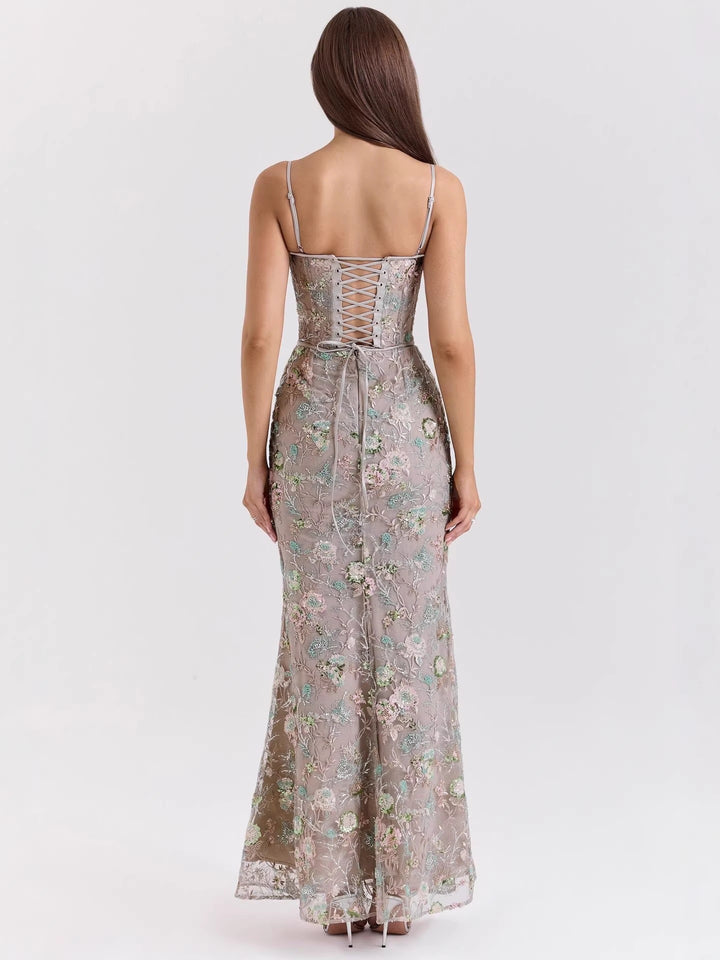 Glamouröses Abendkleid für Damen von – Echo Archiv